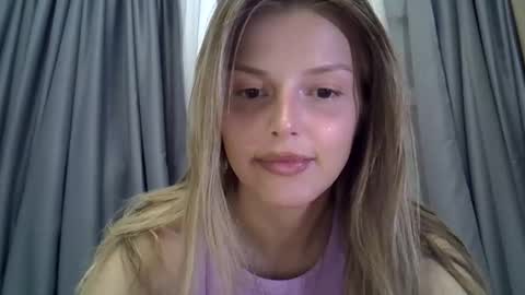 Luna  online show from September 2025 06:20:02 PM