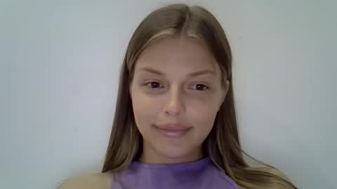 Luna  online show from September 2025 07:04:01 PM