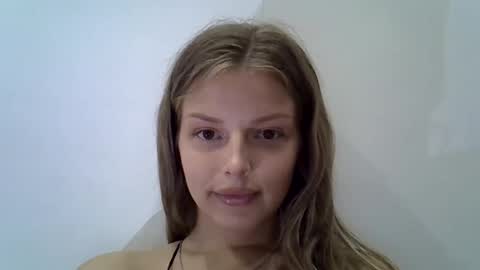 Luna  online show from September 2025 06:11:02 PM