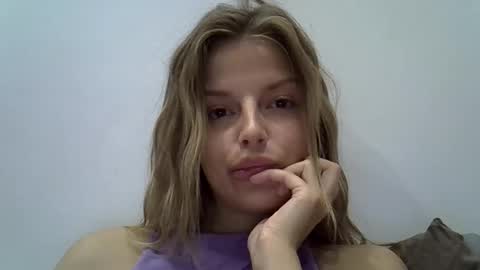 Luna  online show from September 2025 06:12:02 PM