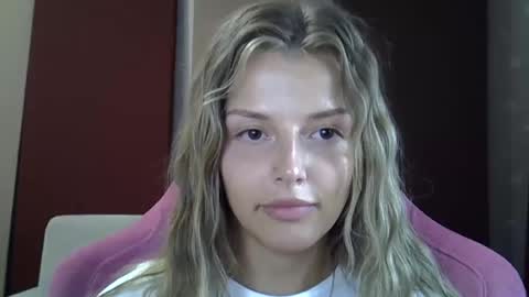 Luna  online show from September 2025 07:08:02 PM