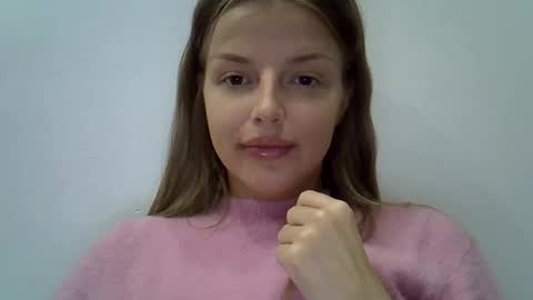 Luna  online show from October 2025 07:12:02 PM