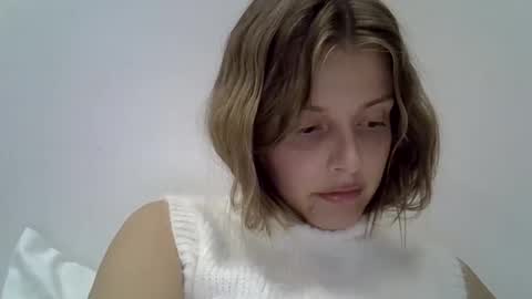 Luna  online show from October 2025 07:13:01 PM