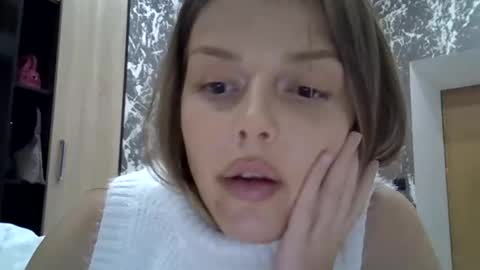 Luna  online show from October 2025 06:08:02 PM