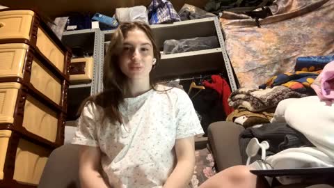 Mia online show from April 2026 03:43:01 PM