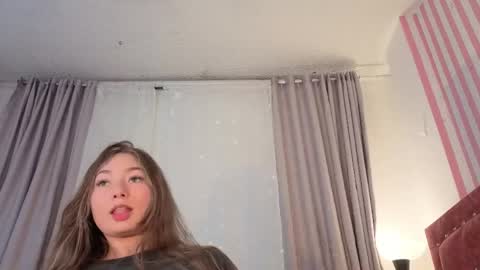 lunavelvet7 online show from May 2026 10:28:01 PM