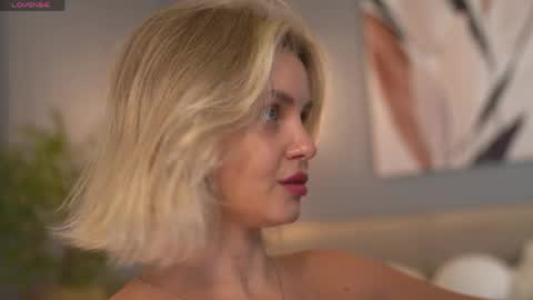 Snapshot of lunea_evienne_ chatting on May 2026 08:10:01 AM Evi online show from May 2026 08:10:01 AM