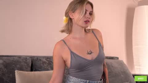 Snapshot of lunea_evienne_ chatting on July 2026 08:54:01 AM Evi online show from July 2026 08:54:01 AM