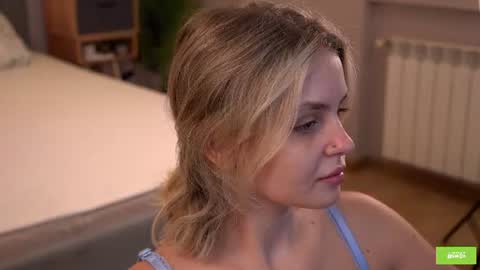 Snapshot of lunea_evienne_ chatting on July 2026 08:25:02 AM Evi online show from July 2026 08:25:02 AM