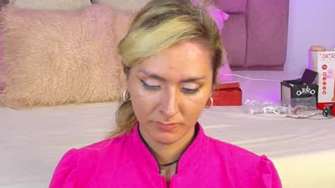 lunitadiva online show from November 2025 01:26:02 PM