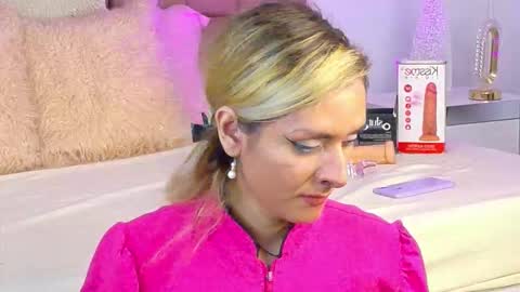 lunitadiva online show from November 2025 02:05:01 PM