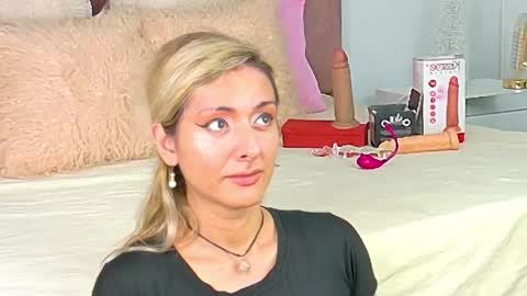 lunitadiva online show from November 2025 01:22:01 PM