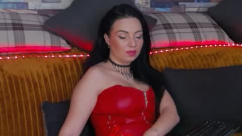 LunnaGray online show from November 2025 05:51:02 AM