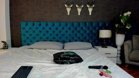 Luna online show from April 2026 03:57:02 PM