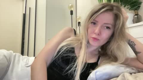 lusiluv online show from April 2026 09:10:02 PM