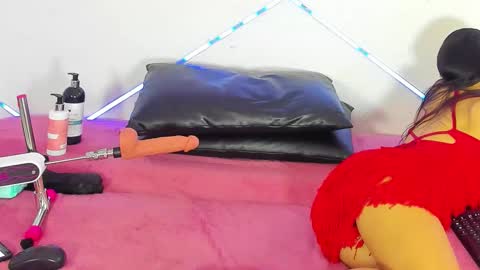 Snapshot of lussiewillow chatting on October 2025 03:34:01 AM Lussie online show from October 2025 03:34:01 AM