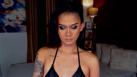 Snapshot of lustfulltrans chatting on January 2025 06:33:01 AM AdriannaFowks online show from January 2025 06:33:01 AM