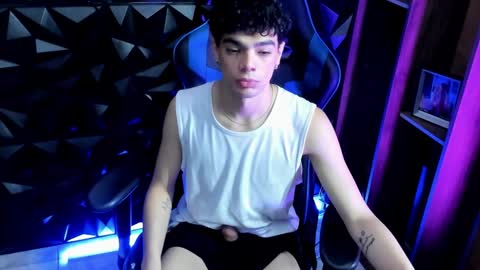 Snapshot of luuck_6 chatting on February 2026 07:43:02 PM luuck online show from February 2026 07:43:02 PM