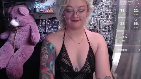 Snapshot of luumy chatting on October 2025 04:41:01 PM Michy online show from October 2025 04:41:01 PM