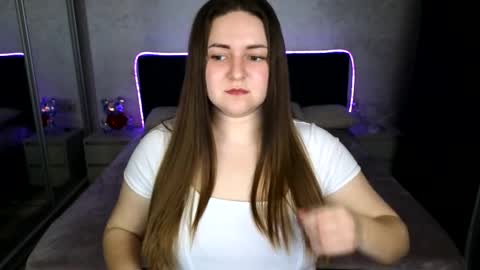 lux_lizz online show from April 2026 02:45:01 AM