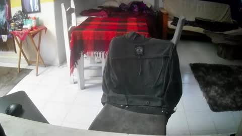 Snapshot of lux_uri chatting on November 2025 10:52:02 PM James online show from November 2025 10:52:02 PM