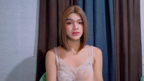 queen lux online show from March 2026 02:10:02 PM