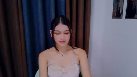 Snapshot of lux_white chatting on July 2026 03:47:01 PM queen lux online show from July 2026 03:47:01 PM