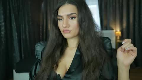 Snapshot of luxqueenstudio chatting on February 2026 07:37:02 AM KarolinaAlpha online show from February 2026 07:37:02 AM