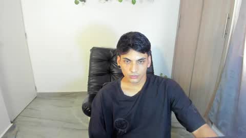 Snapshot of luxrx chatting on May 2026 05:42:01 PM luxrx online show from May 2026 05:42:01 PM
