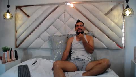 Lesly And Arnold online show from January 2025 04:13:02 PM