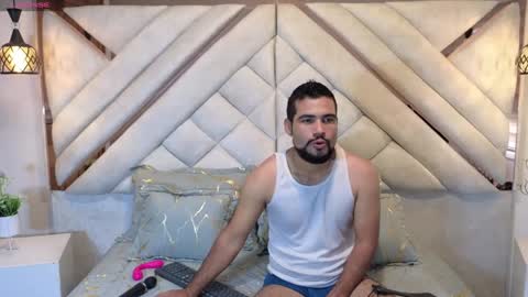 Lesly And Arnold online show from January 2025 12:24:01 PM