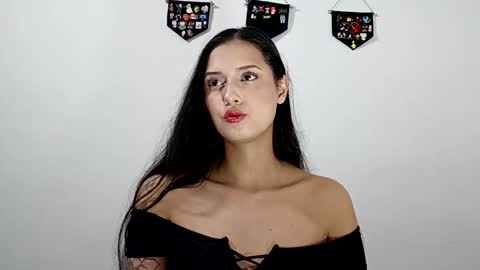 lyla online show from October 2025 03:48:02 AM