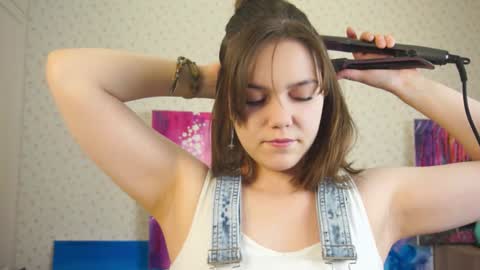 hi im Lyle online show from January 2025 03:33:02 AM