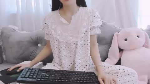 Snapshot of lynh_baby chatting on June 2026 08:50:01 AM Lynh online show from June 2026 08:50:01 AM