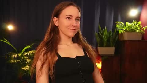 Lynn online show from November 2025 02:45:02 PM