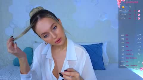 Lana online show from December 2025 03:25:02 AM