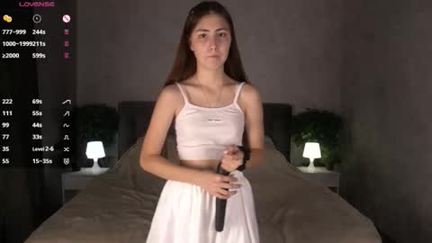 Snapshot of lynnaaspen chatting on September 2025 04:39:01 PM Ellie online show from September 2025 04:39:01 PM