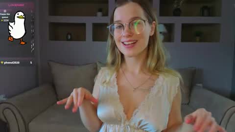 Lynn online show from October 2025 01:35:02 PM