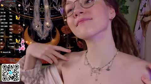 Lyra online show from November 2025 12:10:01 AM