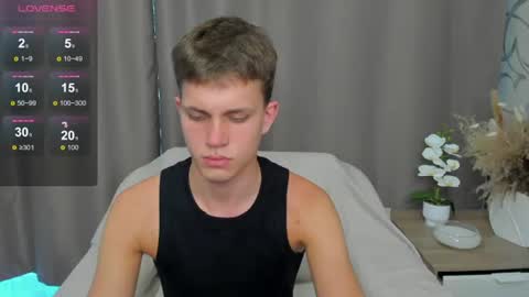 Snapshot of m0neyken_ chatting on August 2026 02:04:02 AM m0neyken_ online show from August 2026 02:04:02 AM