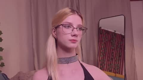 Snapshot of m1aforever chatting on May 2026 05:07:02 PM catch me on tue 10am-5pm wed 3am-10am fri 3am-5pm sat 10am-5pm sun 10am-5pm online show from May 2026 05:07:02 PM