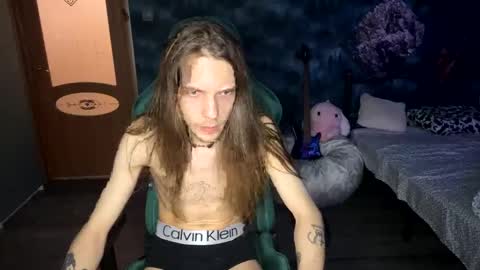 Snapshot of m1shq chatting on December 2024 04:25:01 PM m1shq online show from December 2024 04:25:01 PM