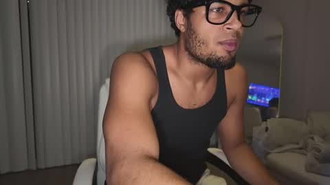 Snapshot of m_d_fl chatting on February 2026 01:33:01 AM MD online show from February 2026 01:33:01 AM