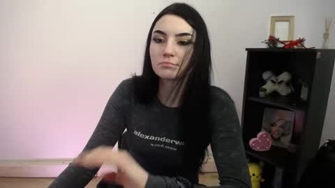 m_i_k_i_ online show from February 2026 12:23:02 PM