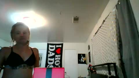 Snapshot of maceyloves chatting on May 2026 12:08:01 AM maceyloves online show from May 2026 12:08:01 AM