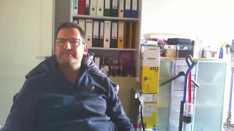 macfly67 online show from October 2025 02:18:02 PM