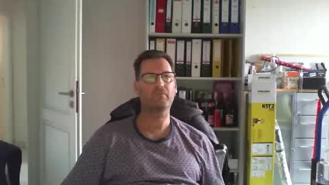 Snapshot of macfly67 chatting on February 2026 02:14:01 PM macfly67 online show from February 2026 02:14:01 PM