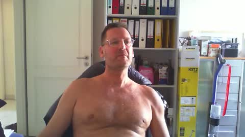 Snapshot of macfly67 chatting on April 2026 03:02:02 PM macfly67 online show from April 2026 03:02:02 PM