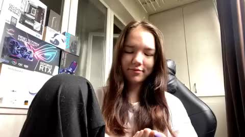 Mila online show from May 2026 05:01:02 AM