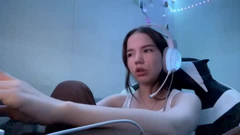 Mila online show from May 2026 06:14:02 PM